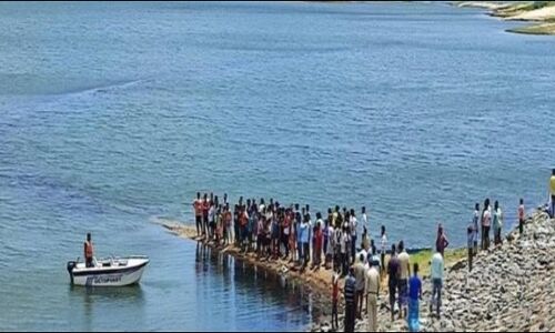 Jharkhand News: झारखंड में नाव पलटने से आठ की मौत, एक ने तैरकर बचाई अपनी जान