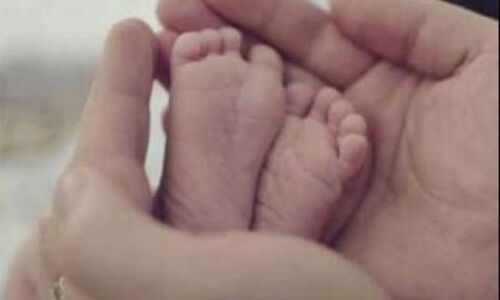 Mathura News: पिता की मौत के बाद मां ने दो बेटों को 60 हजार रुपये में बेचा, कोर्ट के आदेश पर दर्ज हुआ मुकदमा