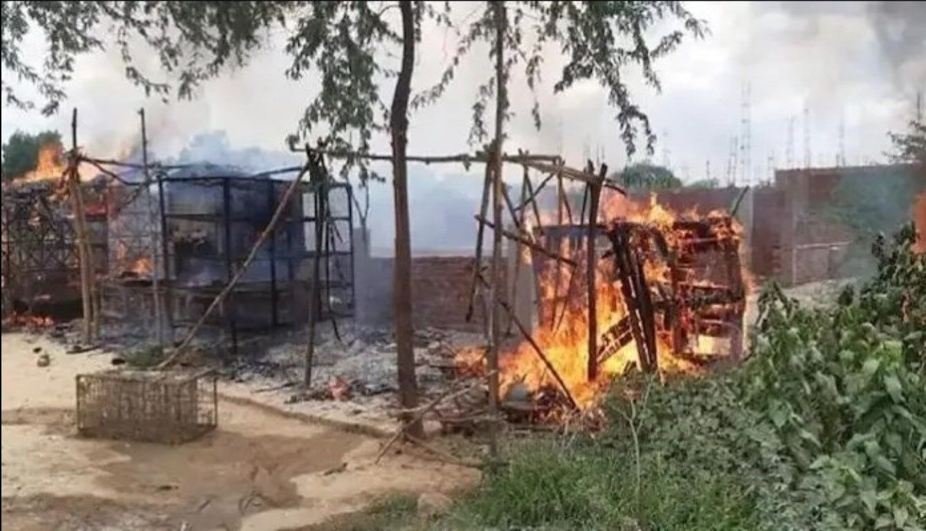 Kannauj Violence: DM-SP सहित जिले के अधिकारी हटाये गये, मंदिर में मांस मिलने के बाद फूंक दी गई थी मीट की दुकान