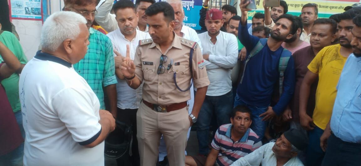 Ramnagar News: डंपर चालक की गिरफ्तारी के लिए किया दिया धरना, दर्जन भर आंदोलनकारियों पर मुकदमा दर्ज