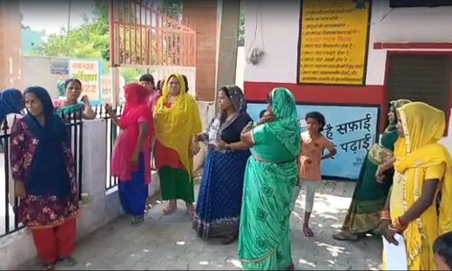 Sambhal Latest News: छुट्टी होने के बाद बच्ची को स्कूल में बुलाया शिक्षक और करने लगा अश्लील हरकत, परिजनों ने दर्ज कराया मुकदमा