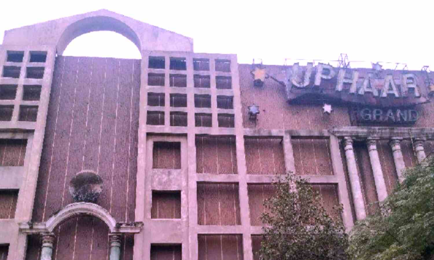 Uphar Cinema Fire Tragedy : उपहार अग्निकांड में अंसल भाइयों की सजा माफ, कोर्ट ने जुर्माना रखा बरकरार