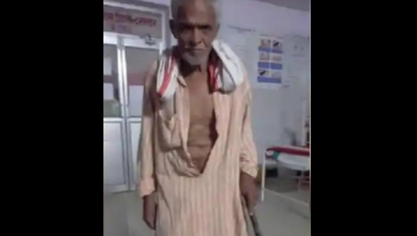 Gorakhpur News: सूखा से निजात के लिये बुजुर्ग को गोबर से नहलाया, शिकायत करने पर आरोपियों ने की पिटाई