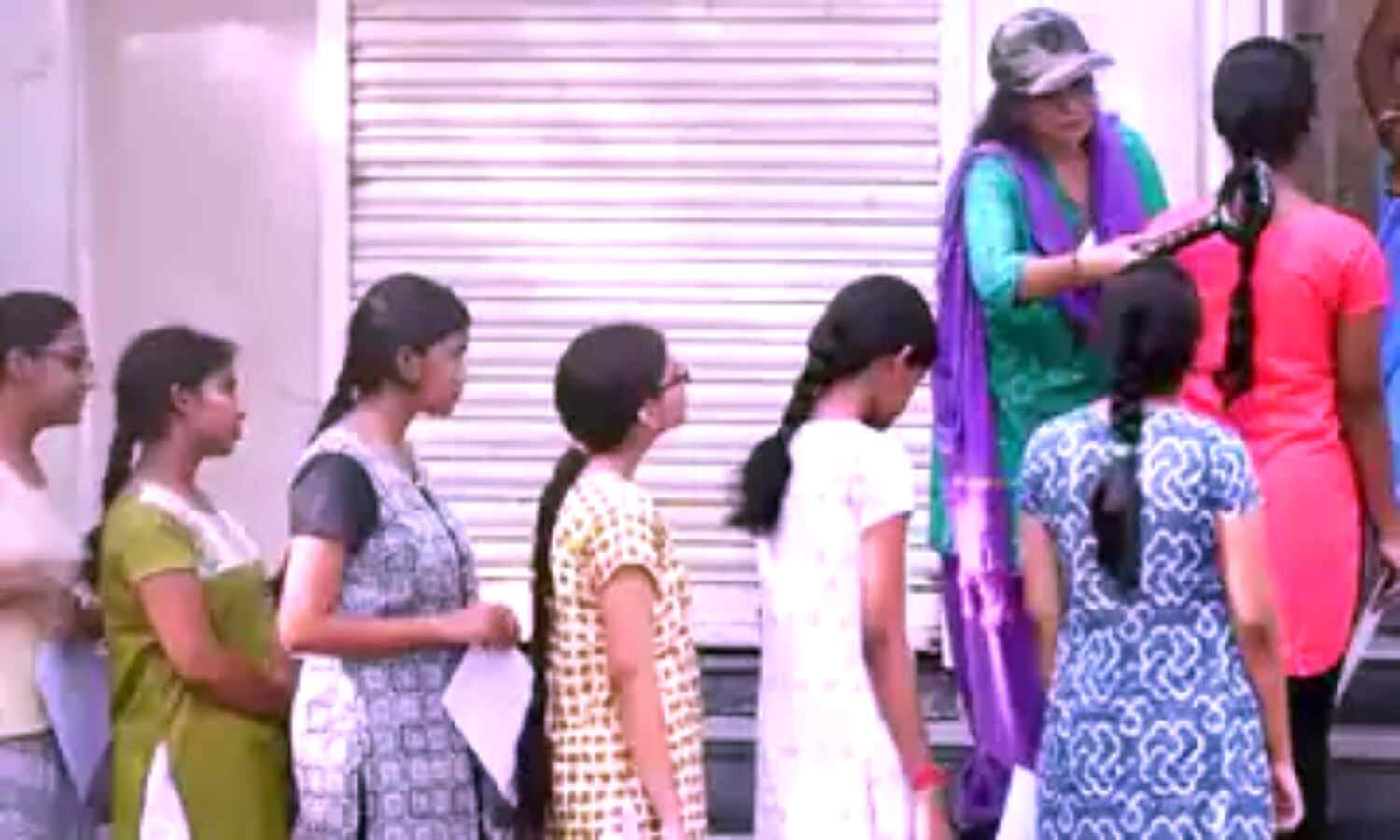 NEET Dress Code Controversy : नीट परीक्षा में छात्राओं को इनरवियर उतारने पर किया गया मजबूर, पांच आरोपी महिलाएं गिरफ्तार