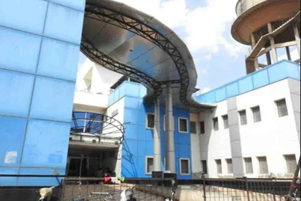 Kanpur News: खून की दलाली में हैलट अस्पताल के दो कर्मी बर्खास्त, एक निलंबित-जांच कमेटी देगी रिपोर्ट