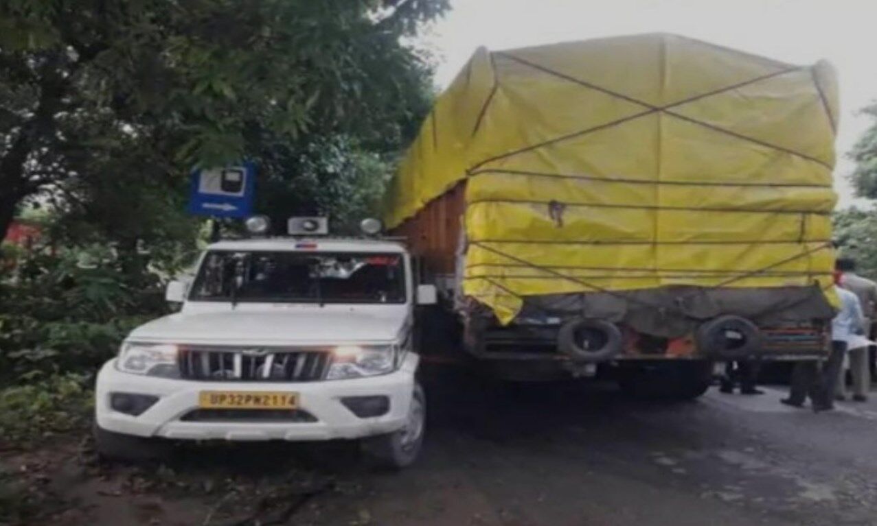 Sultanpur News: सुल्तानपुर में चेकिंग कर रही ARTO टीम को ट्रक ने रौंदा, सिपाही समेत दो की मौत