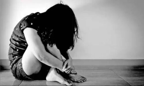 Jhansi News: शादी का झांसा देकर तीन साल रिलेशनशिप में रहा युवक, अब MMS बनाकर कर रहा ब्लैकमेल