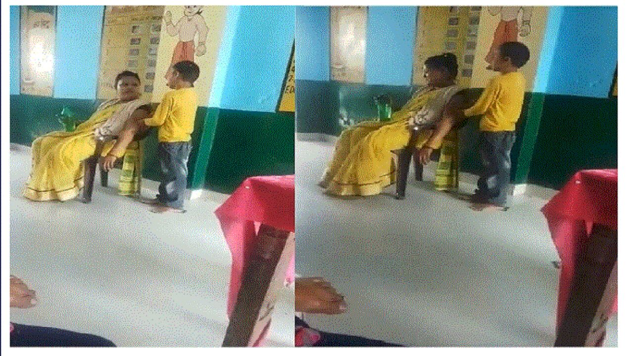 School Education News UP : क्लासरूम में बच्चों से हाथ दबवाना मैडम को पड़ा महंगा, वीडियो वायरल होने पर हुई सस्पेंड