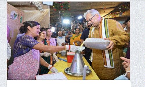 Chhattisgarh News : 4 रुपए लीटर में गोमूत्र खरीद की योजना शुरू, सीएम भूपेश बघेल बने पहले विक्रेता