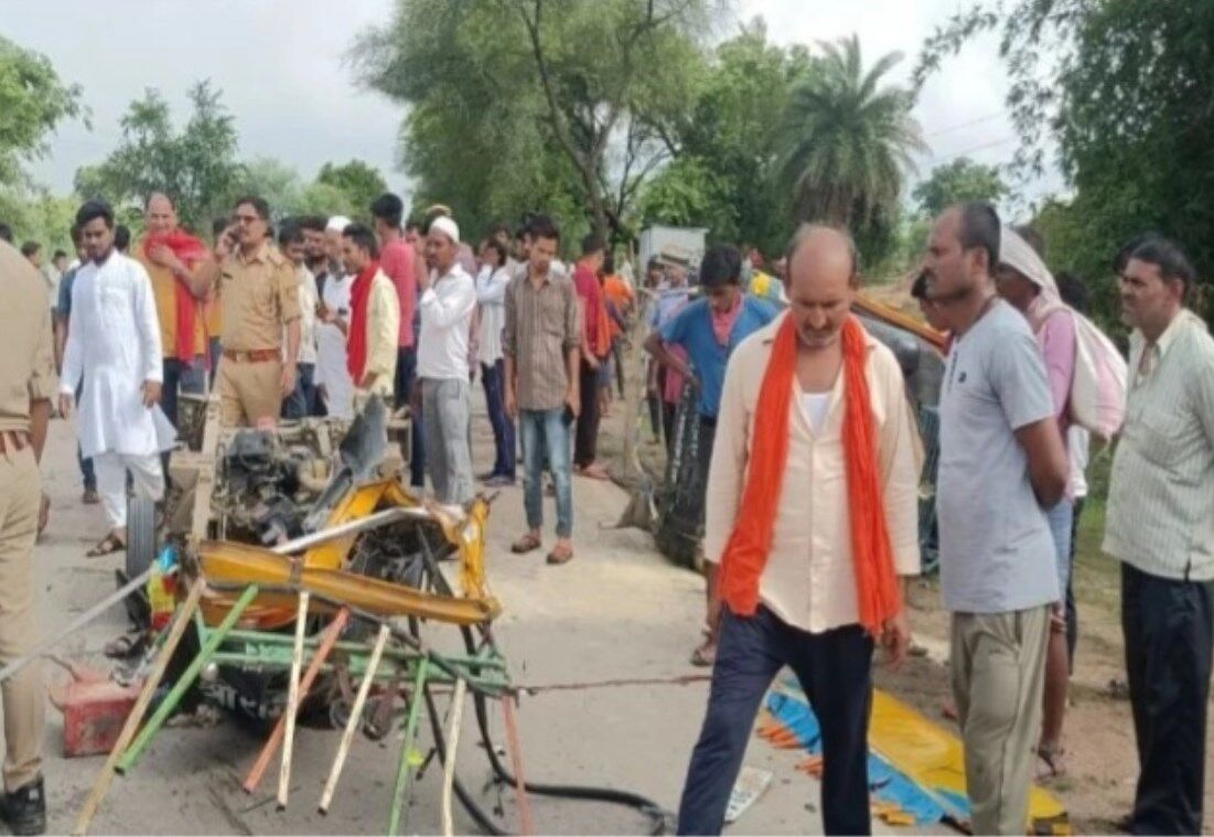 Banda Accident News: इनोवा और आटो की टक्कर, भीषण सड़क हादसे में छह की मौत
