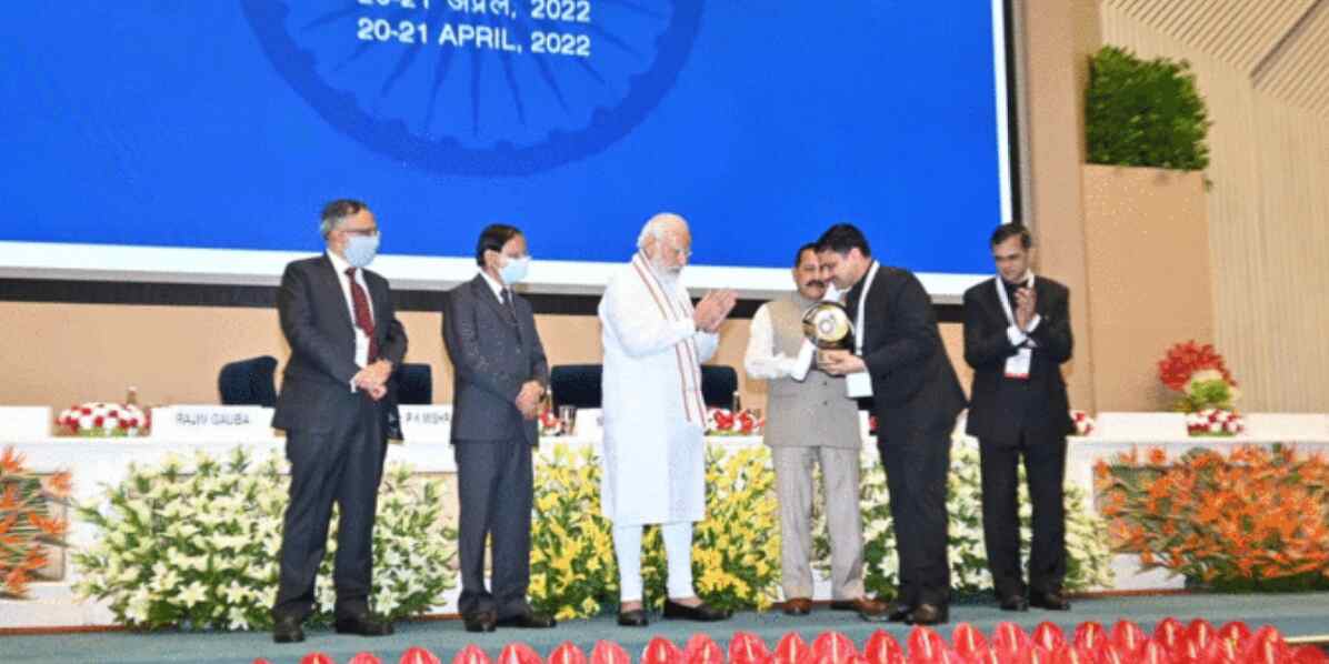 Kaushal Raj Sharma: आधी रात को रुका डीएम कौशल राज शर्मा का तबादला, योगी सरकार ने क्यों बदला अपना फैसला?