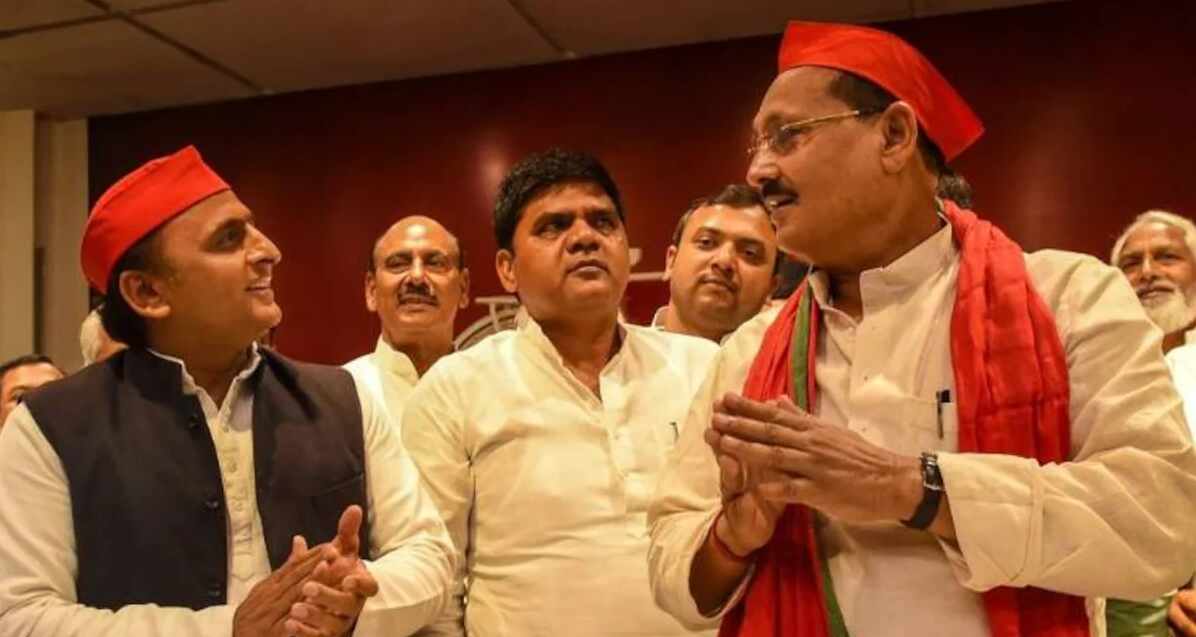 Azamgarh News: जहरीली शराब कांड में बाहुबली MLA रमाकांत यादव निकला मास्टरमाइंड, पुलिस की विवेचना में सामने आया नाम