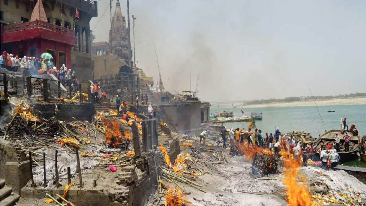 डोम समाज का लकड़ी विक्रेताओं के साथ हुआ विवाद, जिसके बाद रोक दिया गया शवदाह, लकड़ी विक्रेताओं पर दुर्व्यवहार करने का आरोप