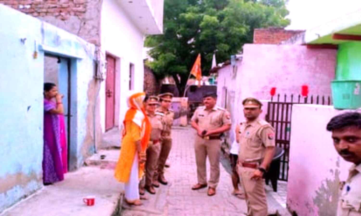 Taj Mahal Controversy : हिंदूवादी संगठन ने किया ताजमहल का रुद्राभिषेक करने का ऐलान, पुलिस ने पदाधिकारियों को किया नजरबंद