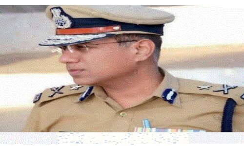 Varanasi News : व्यापारियों को लूटने वाला निकला उसका भतीजा, पुलिस ने किया गिरफ्तार, GST का डर दिखा वसूलते थे रंगदारी