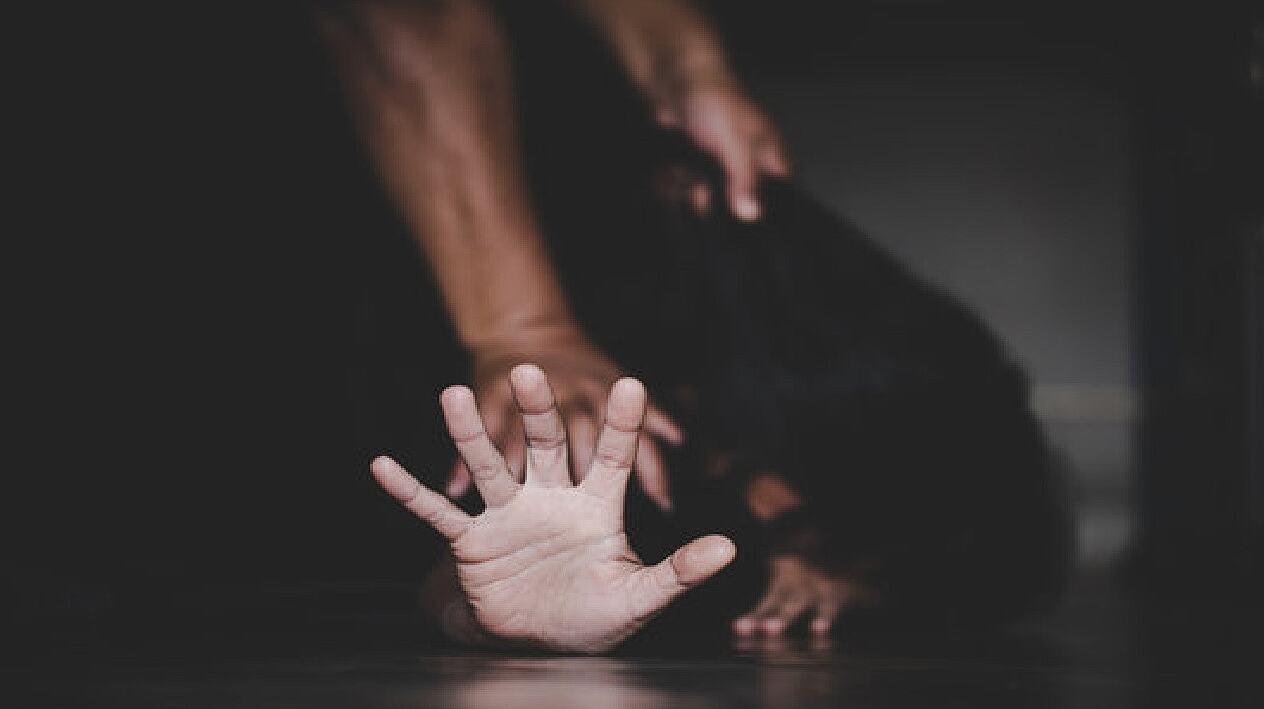 Aligarh Crime News: स्कूली परीक्षा पास कराने का झांसा देकर शिक्षक और उसके दो साथियों ने किया छात्रा से गैंगरेप