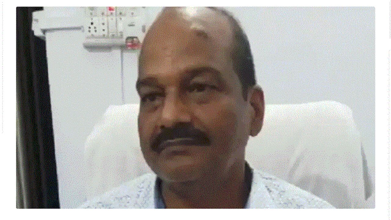 Moradabad News : डिप्टी कलक्टर घनश्याम वर्मा सस्पेंड, फर्नीचर कारोबारी ने मांगा पेमेंट, घर पर चलवा दिया बुलडोजर