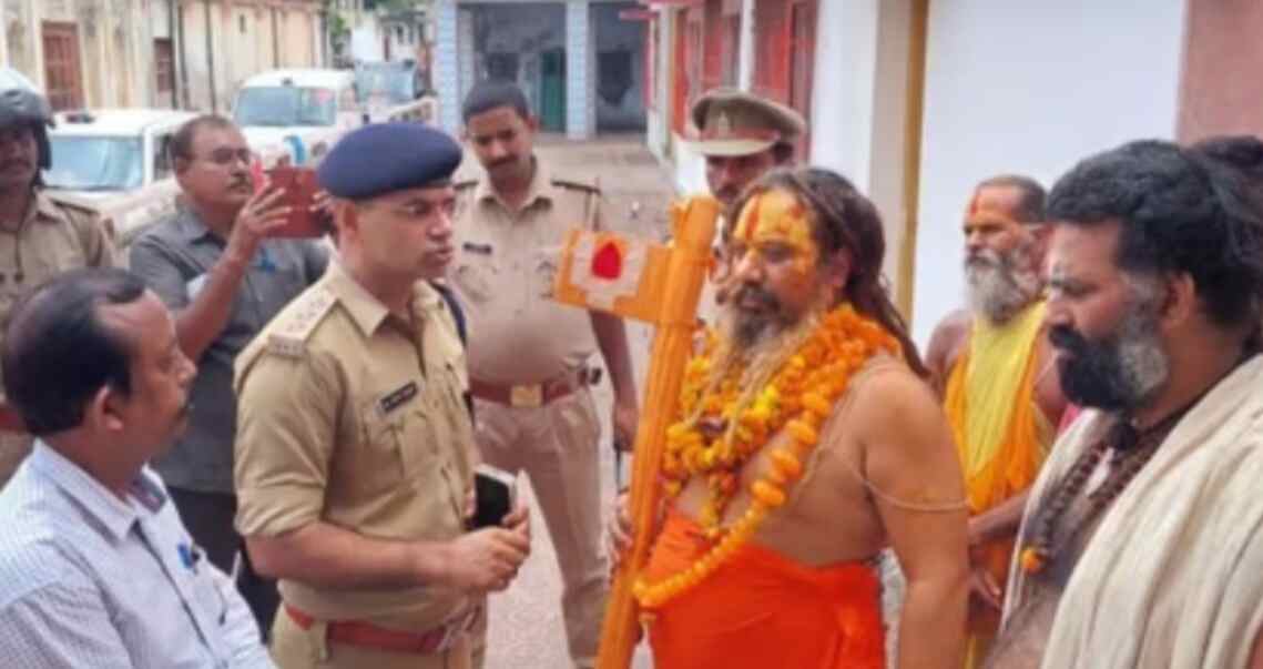 Mahant Paramhans News: अयोध्या के महंत परमहंसाचार्य को पुलिस ने किया हाउस अरेस्ट, कहा- हिंदुओं को किया जा रहा प्रताड़ित