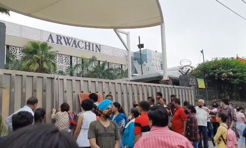 CUET परीक्षा: छात्रों के साथ हो रहा है भद्दा मजाक, एक दिन पहले बदले सेंटर, 7 घंटे बैठाकर कहा- परीक्षा कैंसल