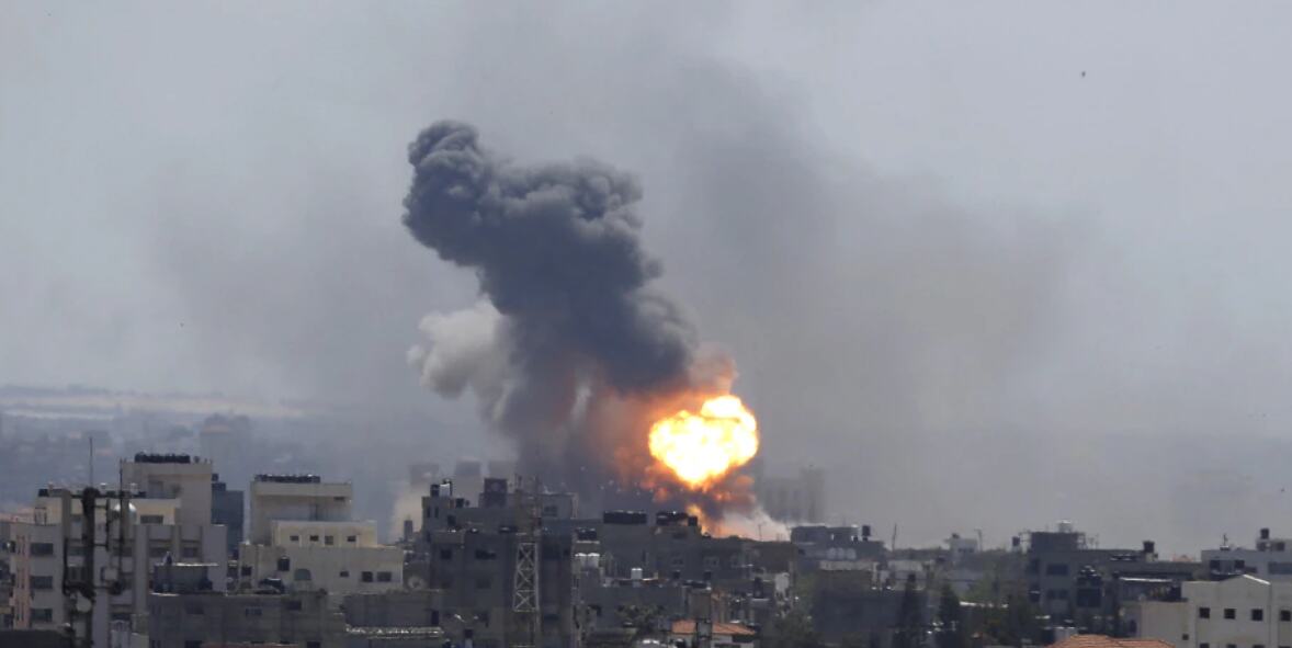 Gaza Under Attack: इजराइल का गाजा पट्टी पर भयंकर हवाई अटैक, हमास के टॉप कमांडर समेत 10 मासूम लोगों की मौत
