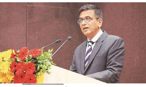 Fake News : फेक न्यूज के दौर में समाज की कमियां सामने लाने वाले पत्रकारों की जरुरत - जस्टिस चंद्रचूड़