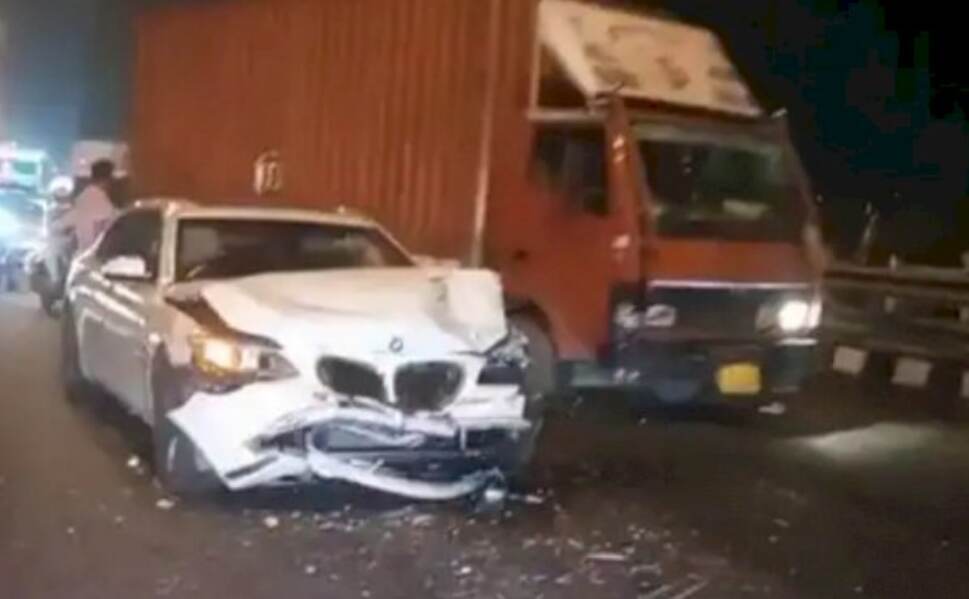 Delhi News: पूर्व MLA ने BMW कार से अनेक वाहनों को मारी टक्कर, कई गाड़ियों के उड़े परखच्चे Delhi News: पूर्व MLA ने BMW कार से अनेक वाहनों को मारी टक्कर, कई गाड़ियों के उड़े परखच्चे