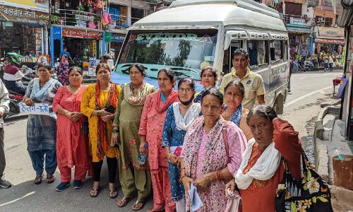 Dehradun News: हेलंग कूच के लिए निकला देहरादून से कारवां, रूद्रप्रयाग में पर्चे बांटकर मांगा जनसमर्थन Dehradun News: हेलंग कूच के लिए निकला देहरादून से कारवां, रूद्रप्रयाग में पर्चे बांटकर मांगा जनसमर्थन