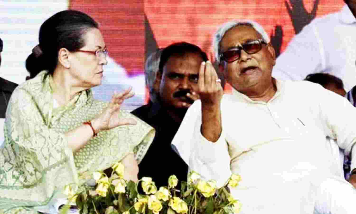 बिहार की राजनीति में भूचाल : कांग्रेस ने कहा नीतीश कुमार सर्वमान्य नेता, साथ में सरकार बनाने का दिया न्योता