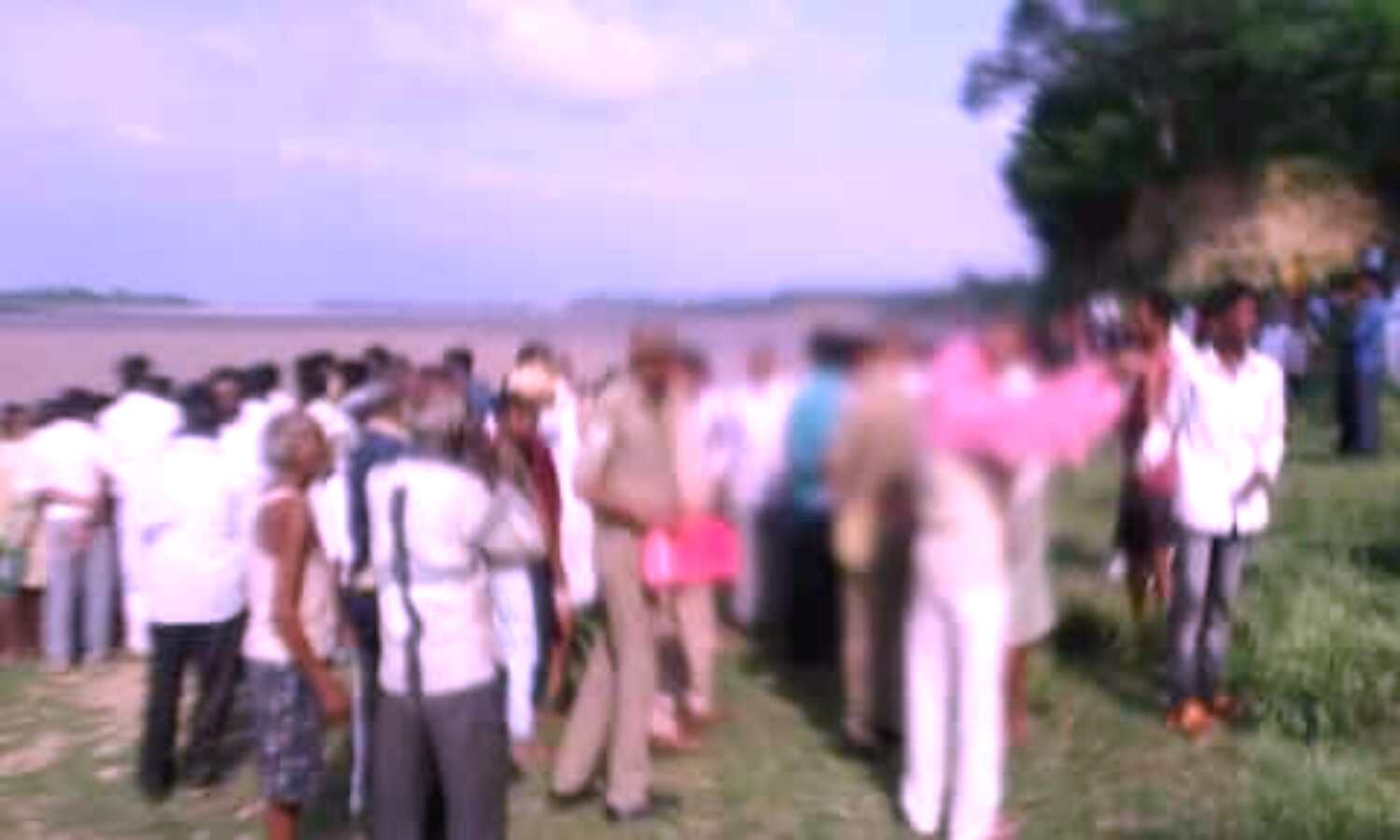 Banda News : नाव में सवार 30 से अधिक लोग यमुना में डूबे, 4 शव बरामद, रेस्क्यू ऑपरेशन जारी