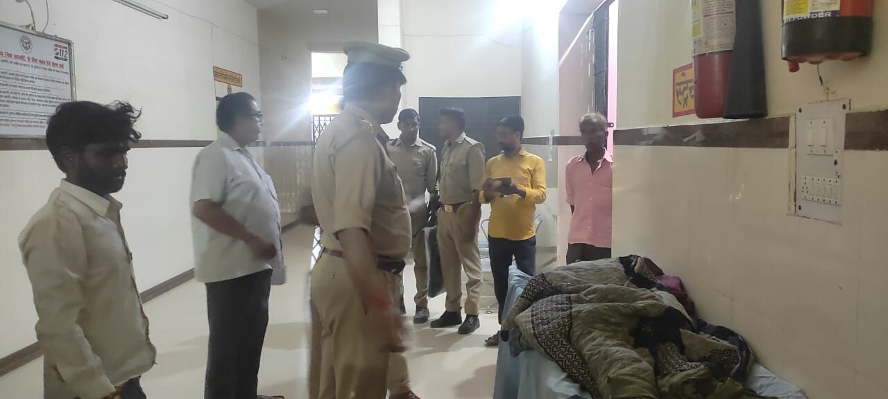 Pilibhit News : सिर्फ 40 रुपए लिए बेटे ने हंसिया से चीर दिया पिता का सीना, पॉकेट खर्चे के लिए मांग रहा बाप से पैसा