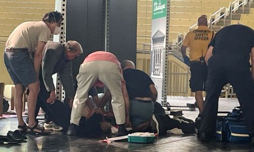 Salman Rushdie Attacked: भारतीय मूल के लेखक सलमान रुश्दी की हालत गंभीर, जा सकती है आंख की रौशनी, लीवर भी क्षतिग्रस्त