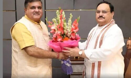 Dehradun News: भाजपा प्रदेश अध्यक्ष के खिलाफ पुलिस में तहरीर, बिना तिरंगे के घर की फोटो खींचने का मामला