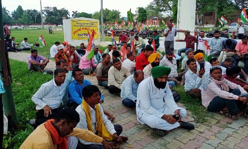 इंटरार्क मजदूर संगठन के धरने का एक साल : 15 अगस्त पर निकाली विशाल तिरंगा यात्रा, मजदूर नेताओं ने कहा कोर्ट के आदेशों का उल्लंघन कर रहा प्रबंधन