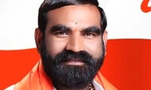 Santosh Bangar Viral Video: एकनाथ शिंदे गुट के नेता पर लगा कैटरिंग मैनेजर के साथ मारपीट करने का आरोप, वीडियो सोशल पर हुई वायरल