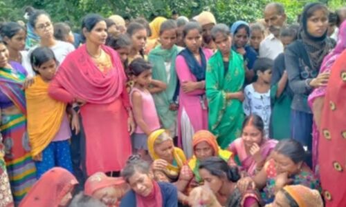 Barabanki News: यूपी में बिजली विभाग की लापरवाही दो लोगों की गई जान, सड़क पर हाइटेंशन तार से हुआ हादसा