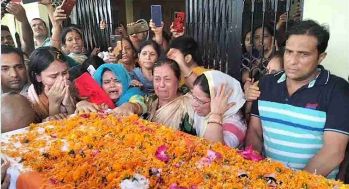Haldwani News: 38 साल बाद घर पहुंचा शहीद का शव तो फूट-फूटकर रोने लगे परिजन, मुख्यमंत्री सहित कई नेता भी पहुंचे श्रद्धांजलि देने