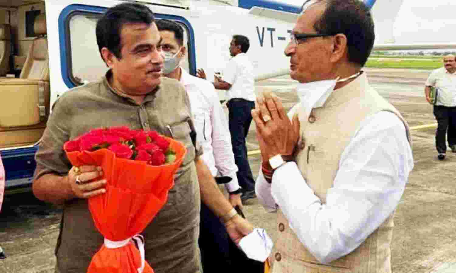 कांग्रेस नेता ने गडकरी और शिवराज की फोटो शेयर कर ली चुटकी, बोले - पहले बैच के अग्निवीर, लोगों ने भी किए मजेदार कमेंट्स