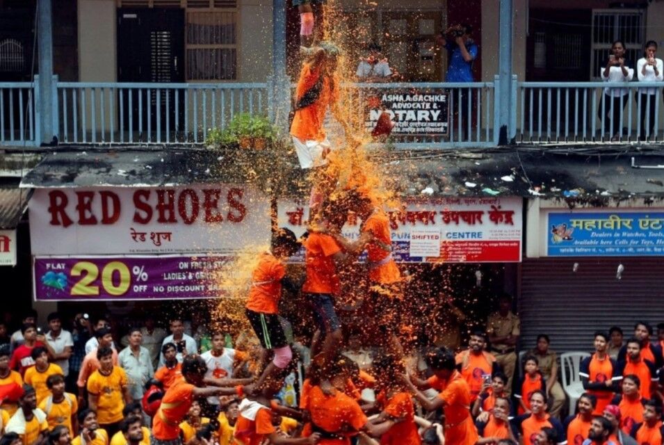 Mumbai Dahi Handi: दही हांडी में 150 से ज्यादा गोविंदा घायल, मानव पिरामिड बनाते समय हुआ हादसा Mumbai Dahi Handi: दही हांडी में 150 से ज्यादा गोविंदा घायल, मानव पिरामिड बनाते समय हुआ हादसा