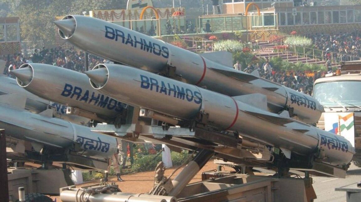 BrahMos Missile Misfire: ब्रह्मोस मिसाइल मिसफायरिंग मामले में कड़ी कार्रवाई, भारतीय वायुसेना के तीन अधिकारी हुए बर्खास्त