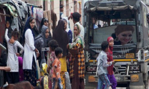 Gujrat : Bilkis Bano के दोषियों की रिहाई के बाद रंधिकपुर क्यों छोड रहे हैं मुस्लिम समुदाय के लोग?