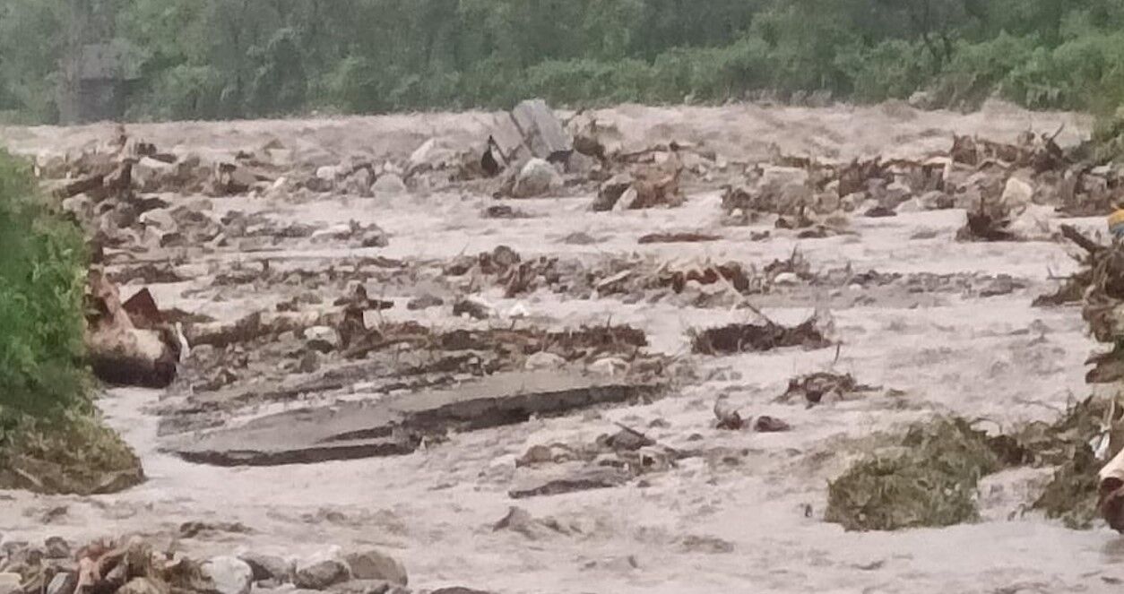 Dehradun News: उत्तराखंड के दो जिलों में फिर फटा बादल, बचाव दल रवाना, बड़े नुकसान की अभी खबर नहीं