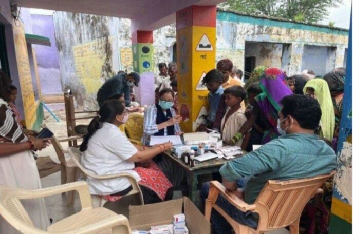 Agra News: फतेहपुर सीकरी में रहस्यमयी बीमारी से पेट व जोड़ों के दर्द से 62 लोग परेशान