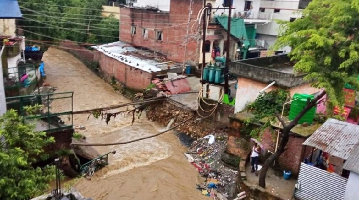 Uttarakhand Weather: आपदा के लिहाज से अगले पांच दिन उत्तराखंड के लिए नाजुक, मौसम विभाग का अलर्ट हुआ जारी