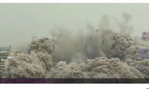 Noida Twin Tower Demolished : बारूदी विस्फोट के साथ कुतुब मीनार से भी ऊंचा ट्विन टावर ध्वस्त, आसमान में छाया धूल का गुबार, कई किलोमीटर तक सुनी गई ब्लास्ट की आवाज
