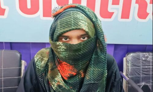 Kanpur News : पुलिसकर्मी की दरिंदगी की शिकार पीड़िता ने बताया कि बाबूपुरवा थाने में तैनात रहे एक सिपाही ने उसे होटल में ले जाकर दुष्कर्म किया और इसके बाद वीडियो बना लिया था।