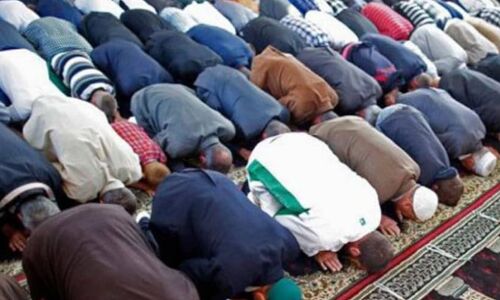 Moradabad News: घर में रिश्तेदारों के साथ नमाज पढ़ने पर यूपी के मुरादाबाद में हिंदुवादियों ने दर्ज कराया मुकदमा, ओवैसी बोले हमारे मौलिक अधिकार पर भी पहरा