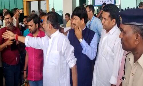 Manoj Tiwari: बीजेपी सांसद निशिकांत दुबे और मनोज तिवारी समेत 9 के खिलाफ जबरन ATC में घुसने का आरोप, शिकायत दर्ज