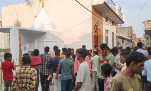 Shamli News: शामली के मंदिर में मांस का टुकड़ा फेंकने पर तनाव, भारी पुलिस तैनात, ये है पूरा मामला