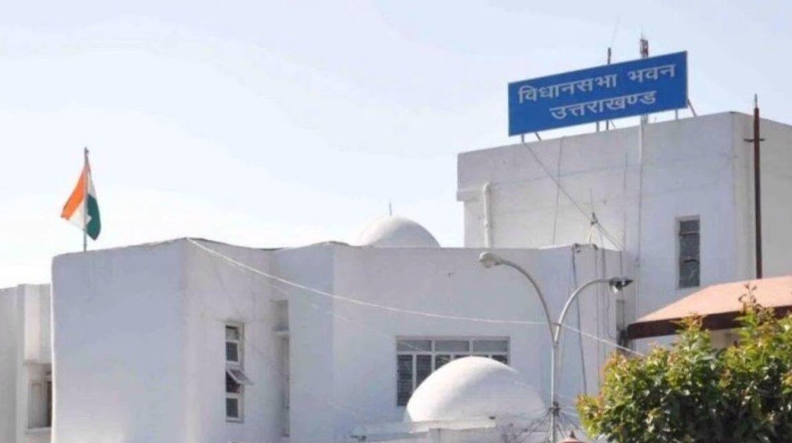 Dehradun News: मुख्यमंत्री के OSD की पत्नी को भी मिली थी नौकरी, विधानसभा सचिवालय भर्ती घोटाले की जांच के लिए कमेटी गठित, विस सचिव भेजे गए छुट्टी पर