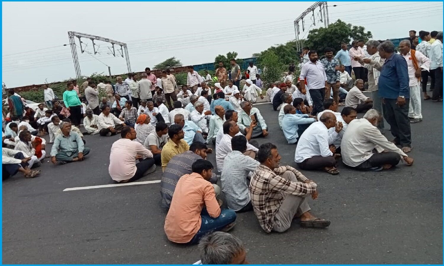 27 साल से सत्तासीन भाजपा सरकार ने दिया हमें धोखा, जेबकतरी BJP के PM मोदी भी चलते बने सिर्फ आश्वासन देकर - गुजरात के आंदोलनकारी किसानों की चेतावनी